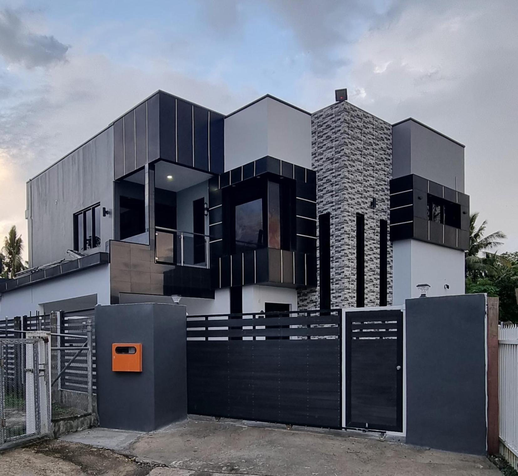 Shanis Luxurious * Lautoka