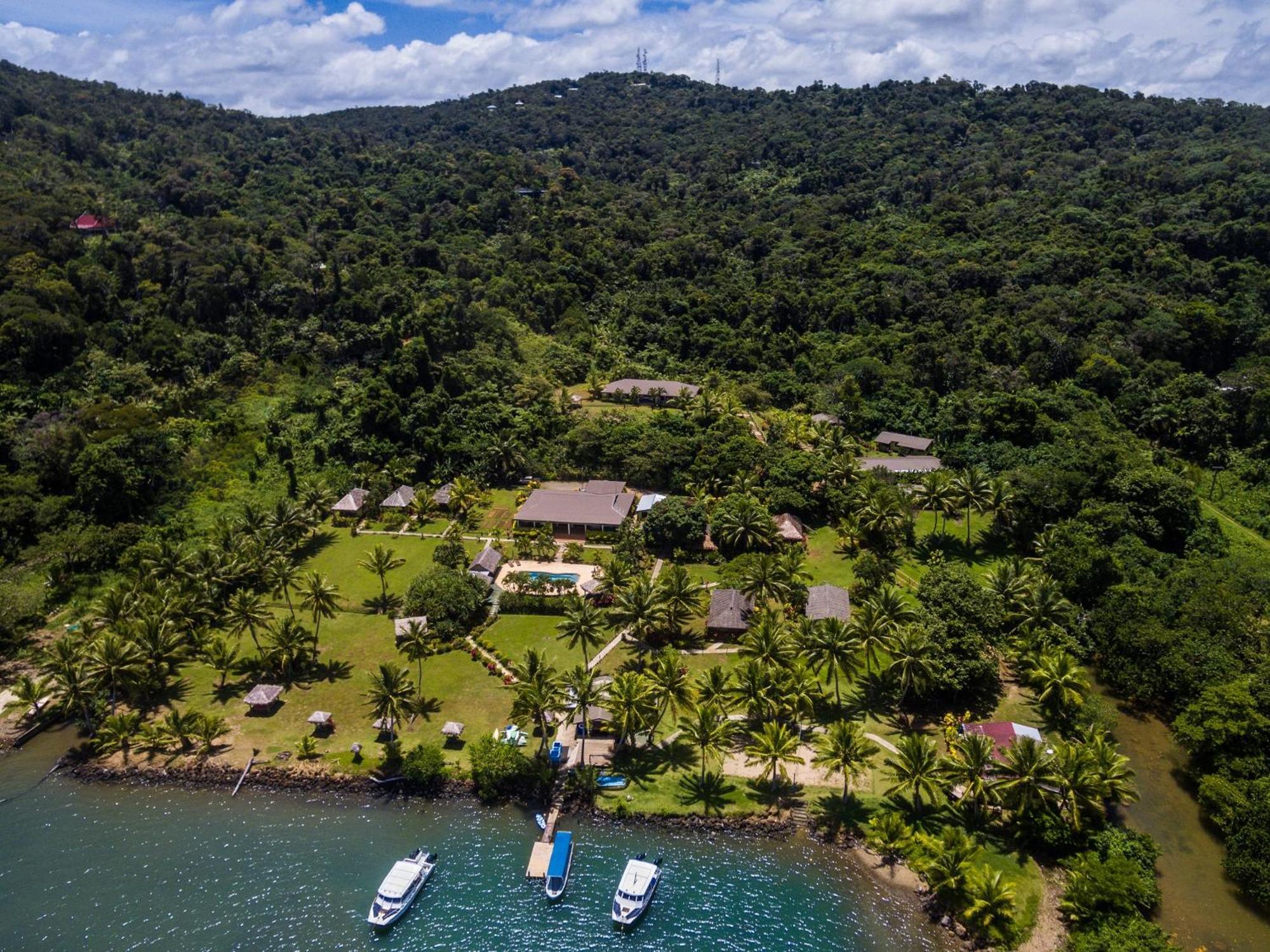 Resort Waidroka Bay