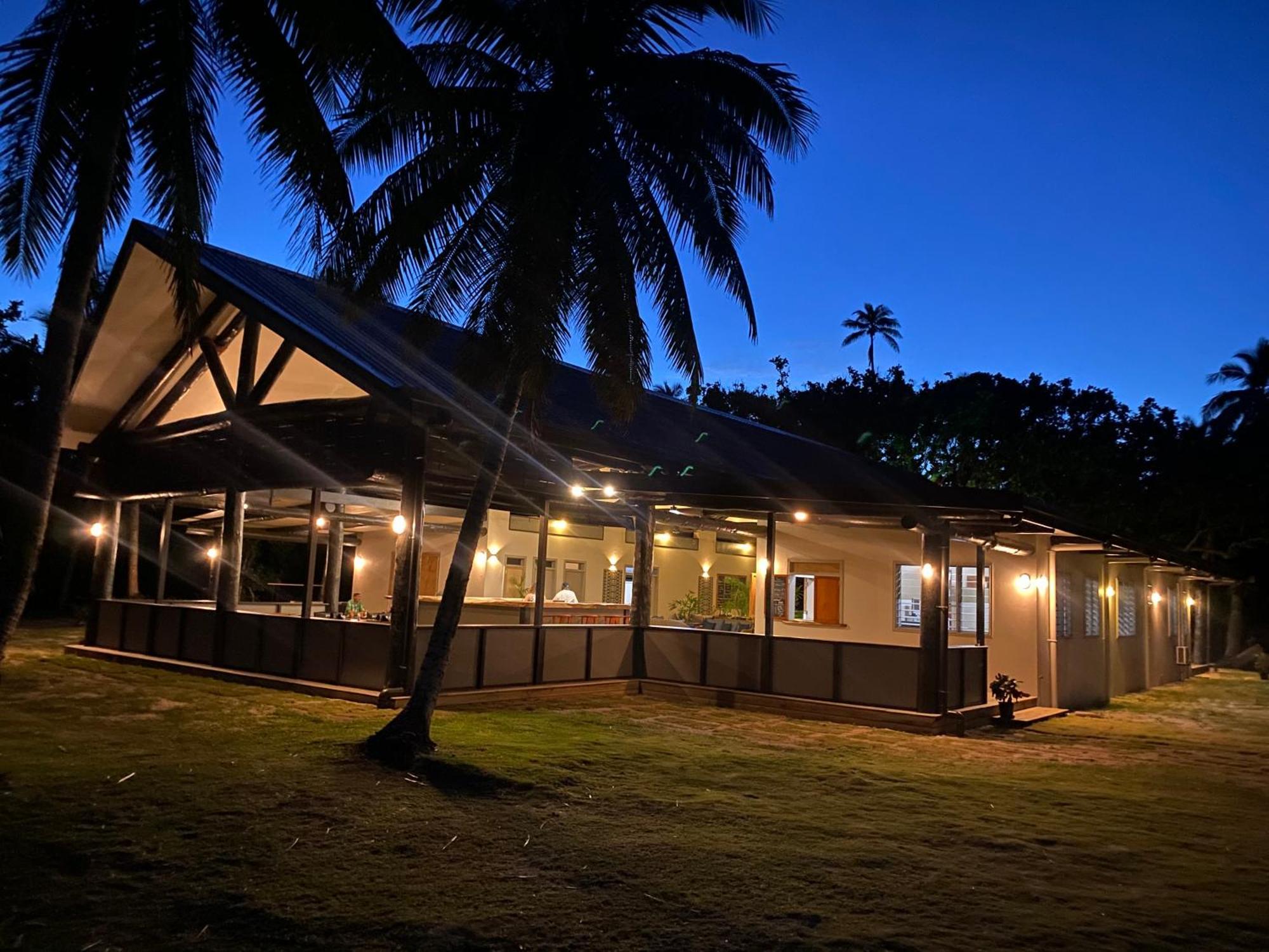 Resort Coconut Beach Tavewa Island