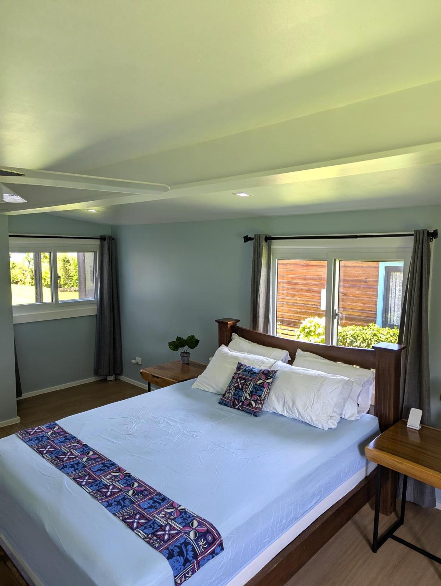 Raintree Gardens - 1 Acre, Ocean Views, Steps From Holiday home