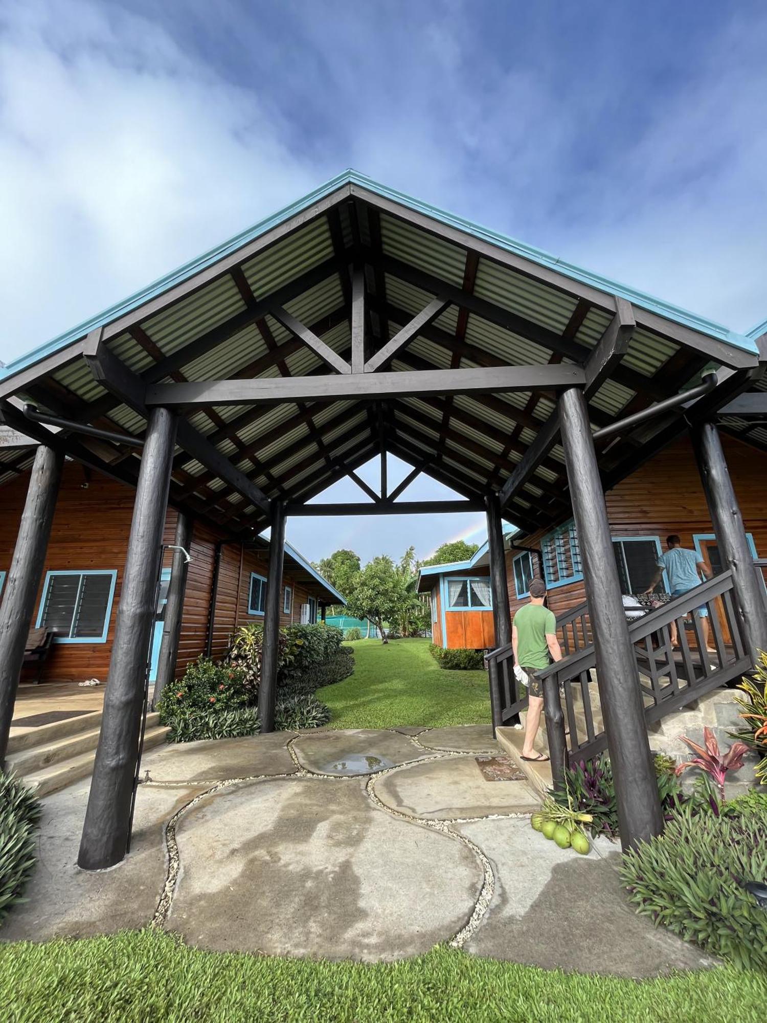 Raintree Gardens - 1 Acre, Ocean Views, Steps From Holiday home *