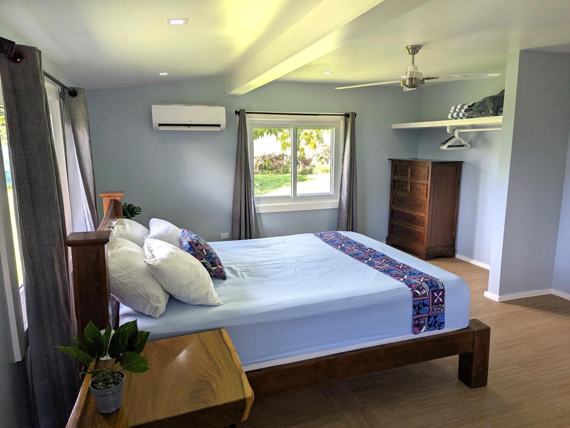 Raintree Gardens - 1 Acre, Ocean Views, Steps From Holiday home