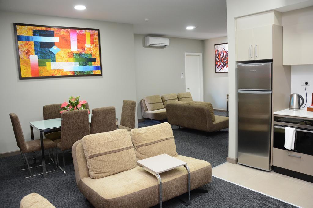 Ratsun Airport Apartment *