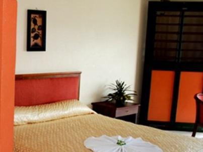 6 Hotel