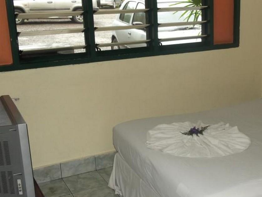 6 Hotel