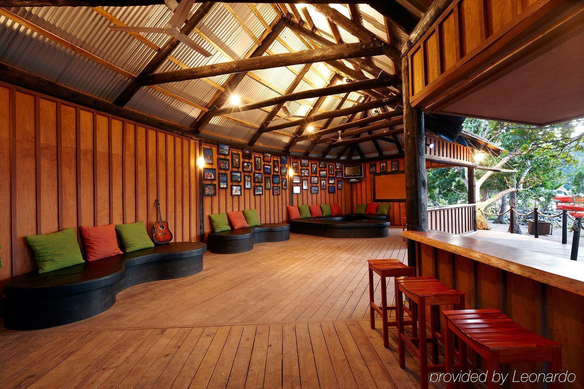Mantaray Island 3*
