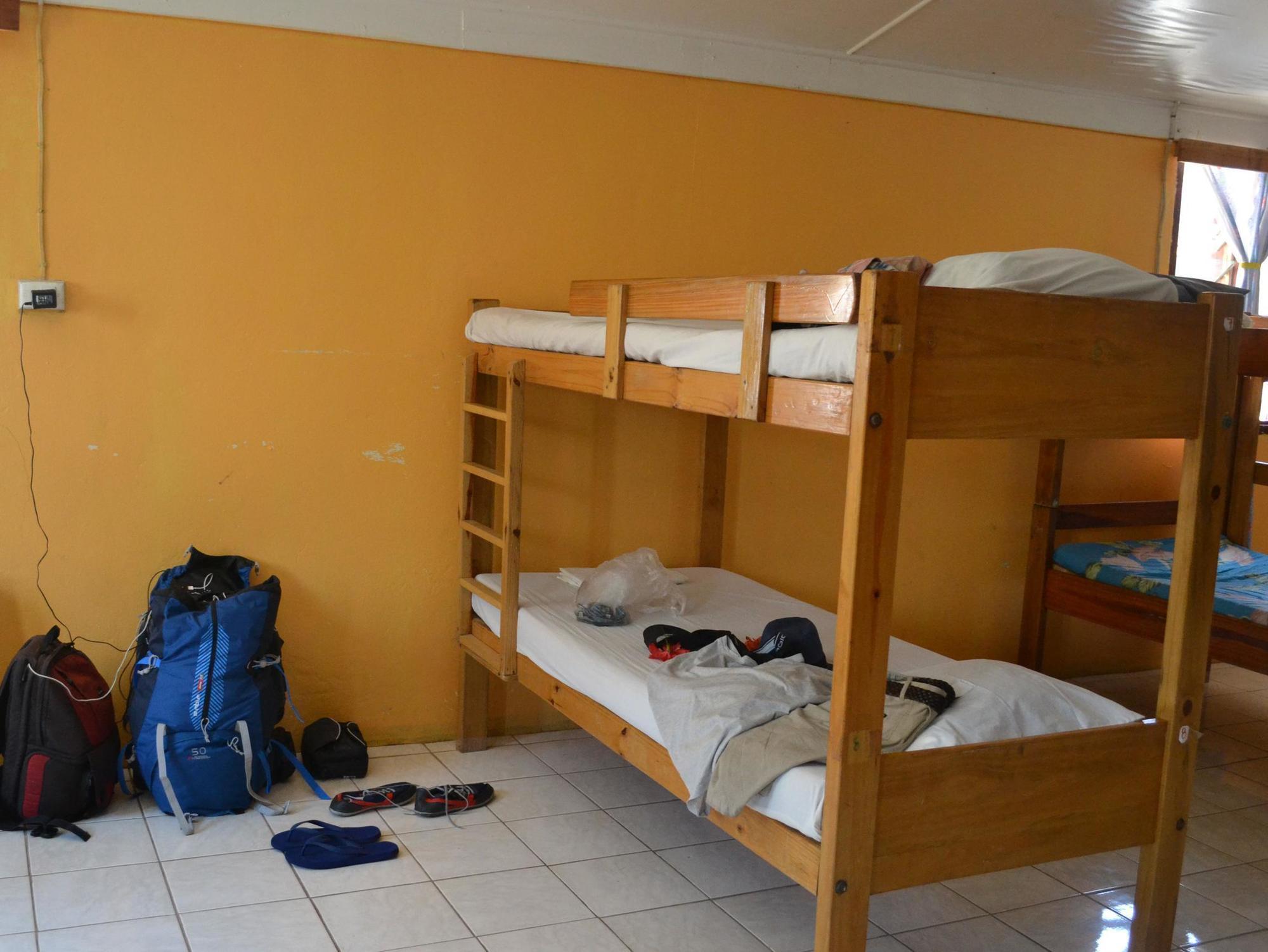 Ratu Kini Backpackers & Dive 2*
