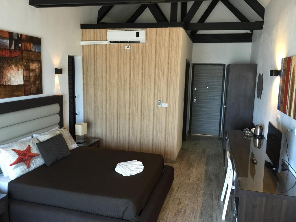 Crows Nest 3*