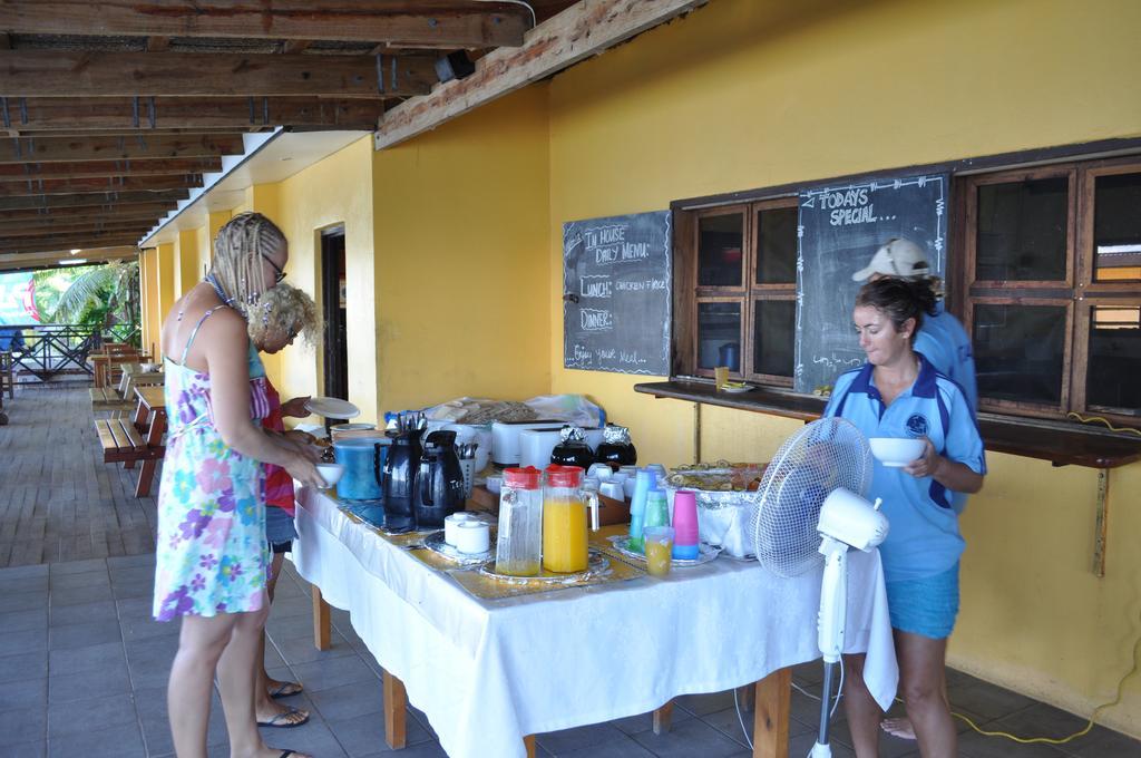 Ratu Kini Backpackers & Dive 2*