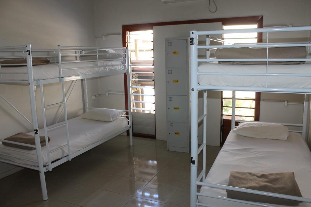 Smugglers Cove & Hostel *