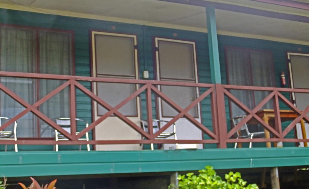 Resort Ratu Kini Backpackers & Dive Mana Island