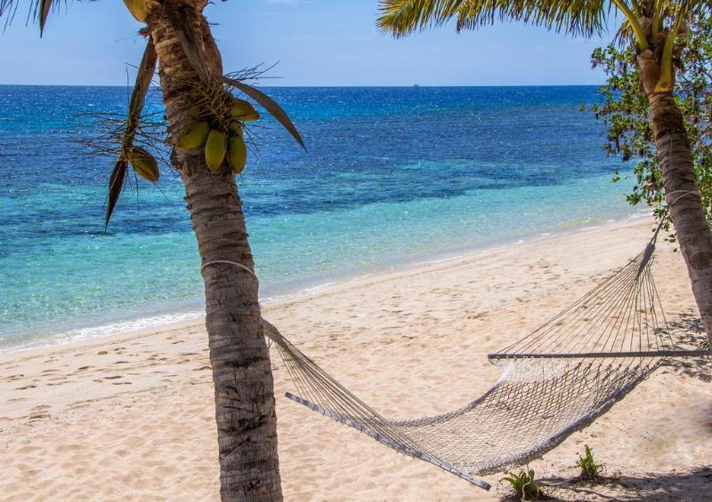 Barefoot Manta Island Resort 3*
