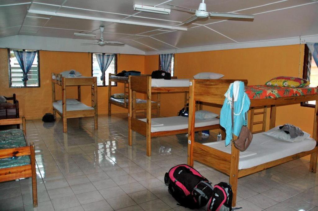 Ratu Kini Backpackers & Dive Mana Island