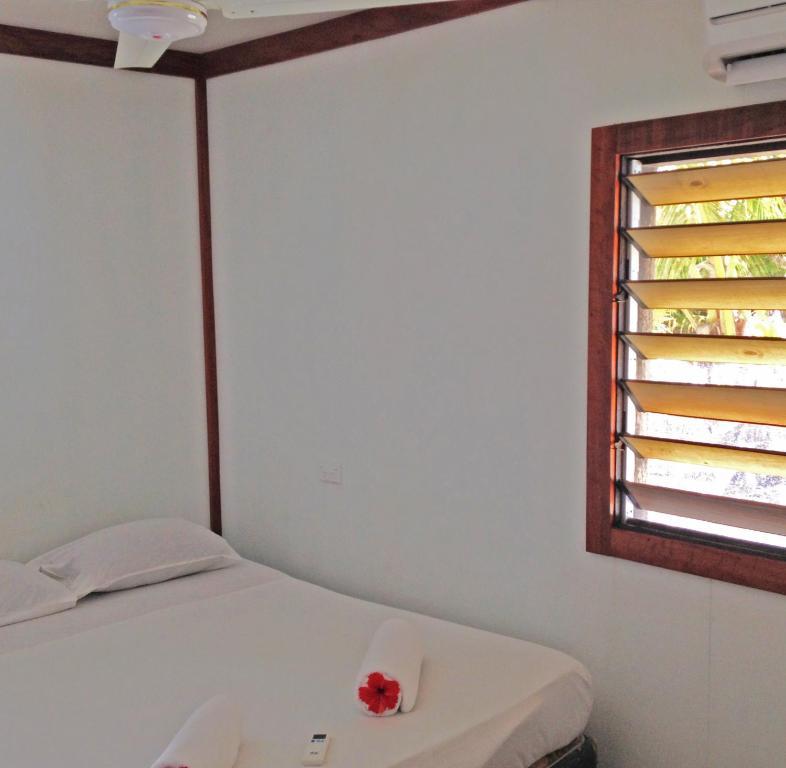 Ratu Kini Backpackers & Dive Resort Mana Island