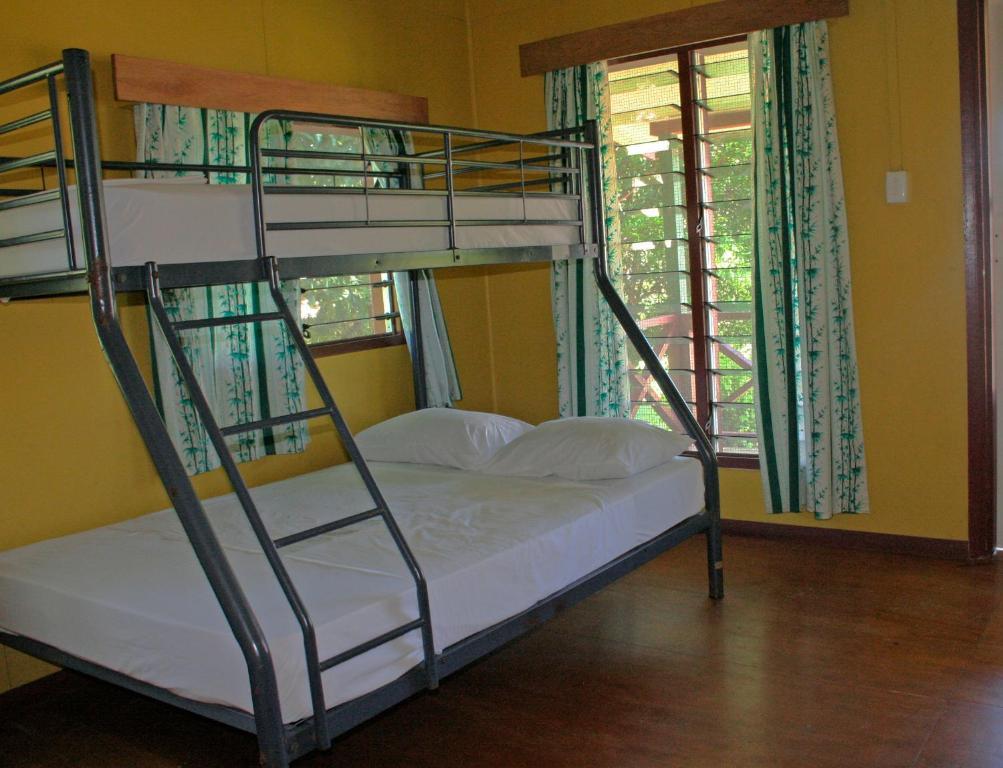 Ratu Kini Backpackers & Dive 2*
