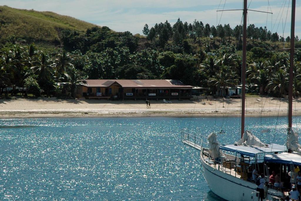 Resort Ratu Kini Backpackers & Dive Mana Island