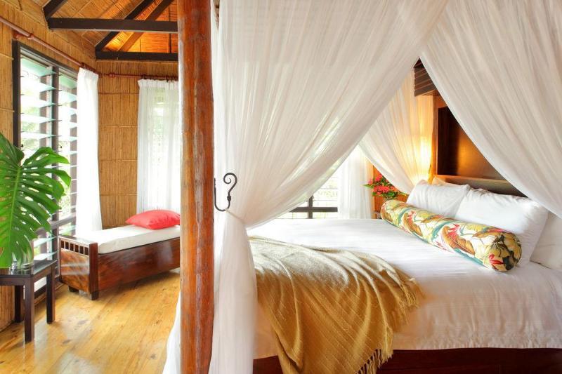 Resort Matamanoa Island Resort 4*