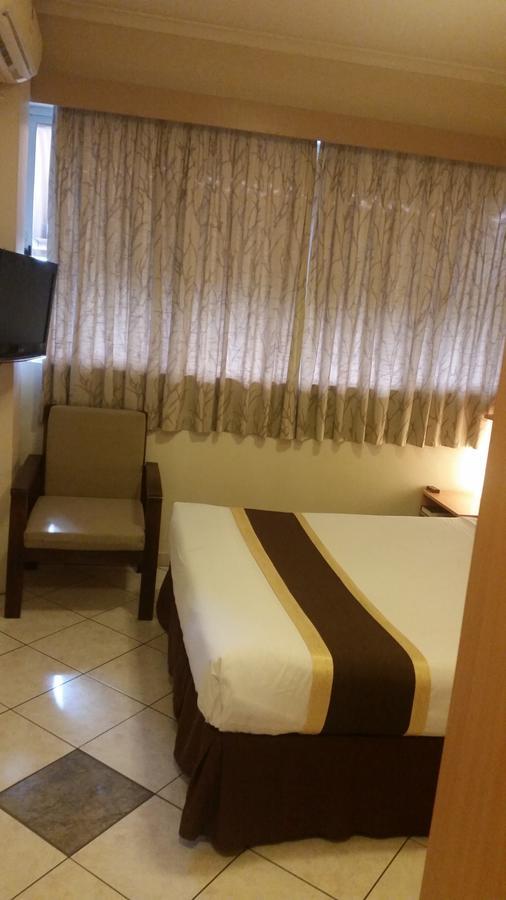 Peninsula International 3*