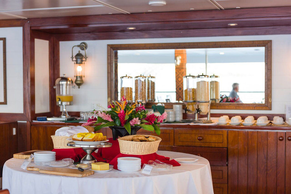 Hotel Blue Lagoon Cruises 4*