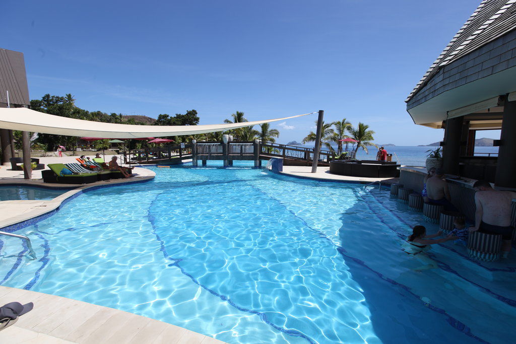 & - Fiji 4*