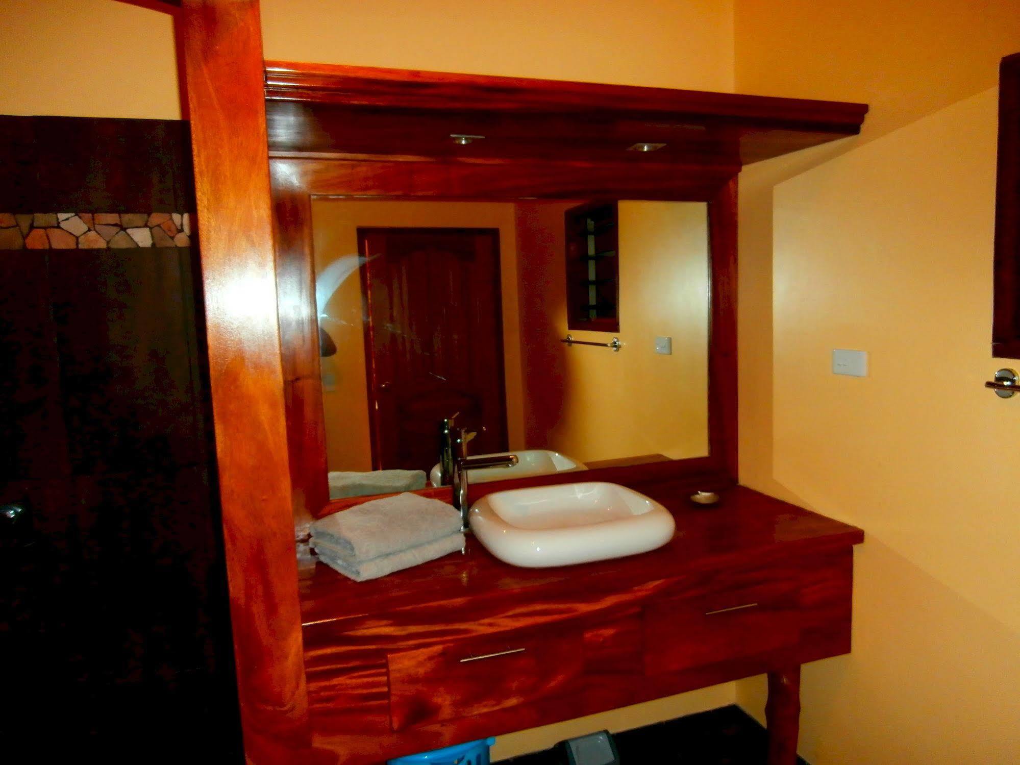 Korovesi Sunshine Apartment Savusavu
