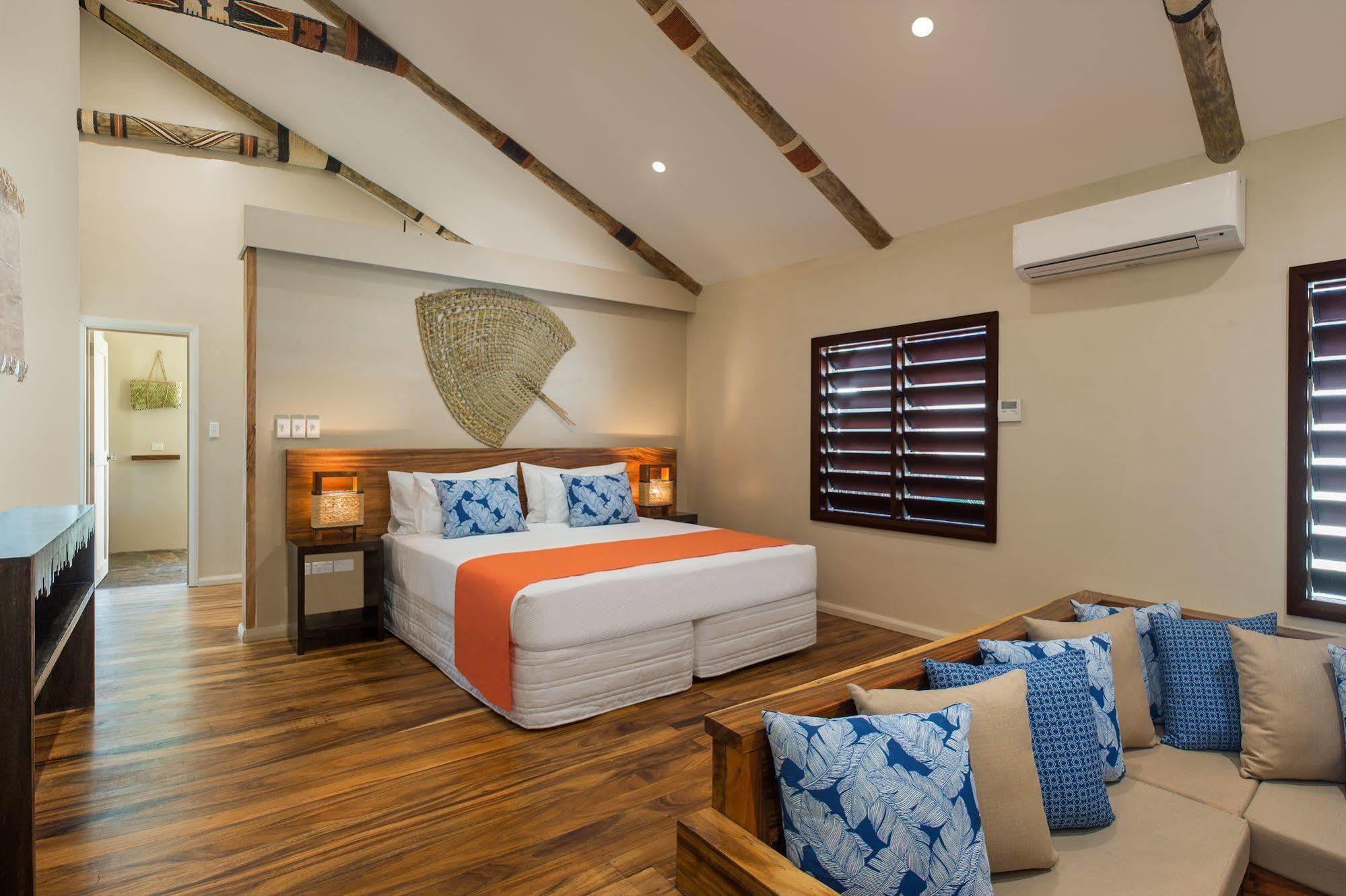 Paradise Cove 4*