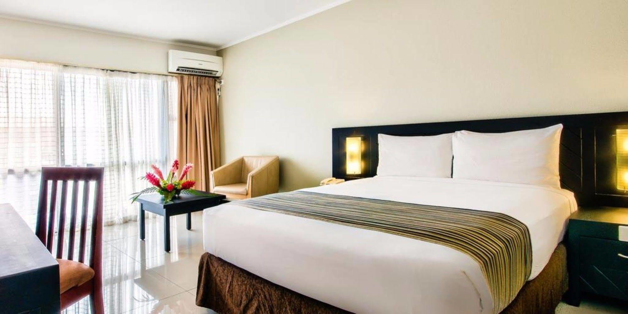 Tanoa Waterfront Hotel 4*