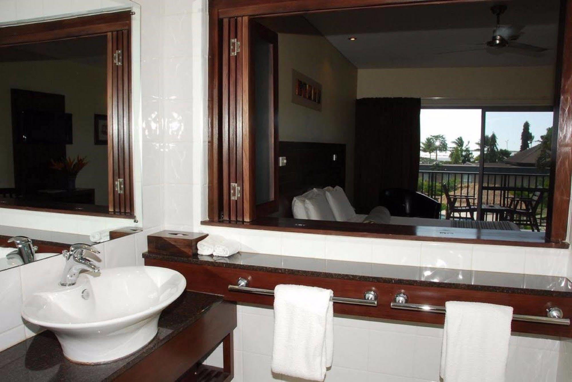 Hotel Tanoa Waterfront