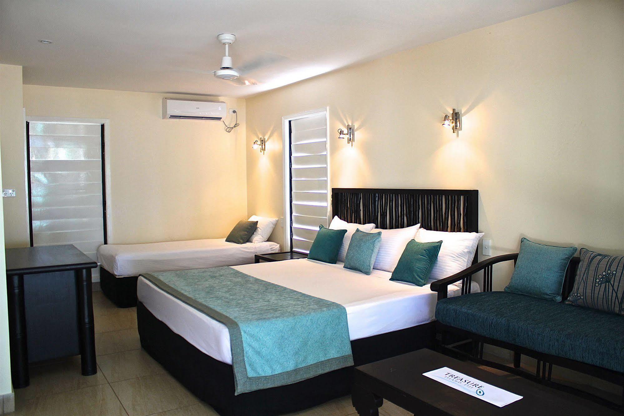 Fiji 4*