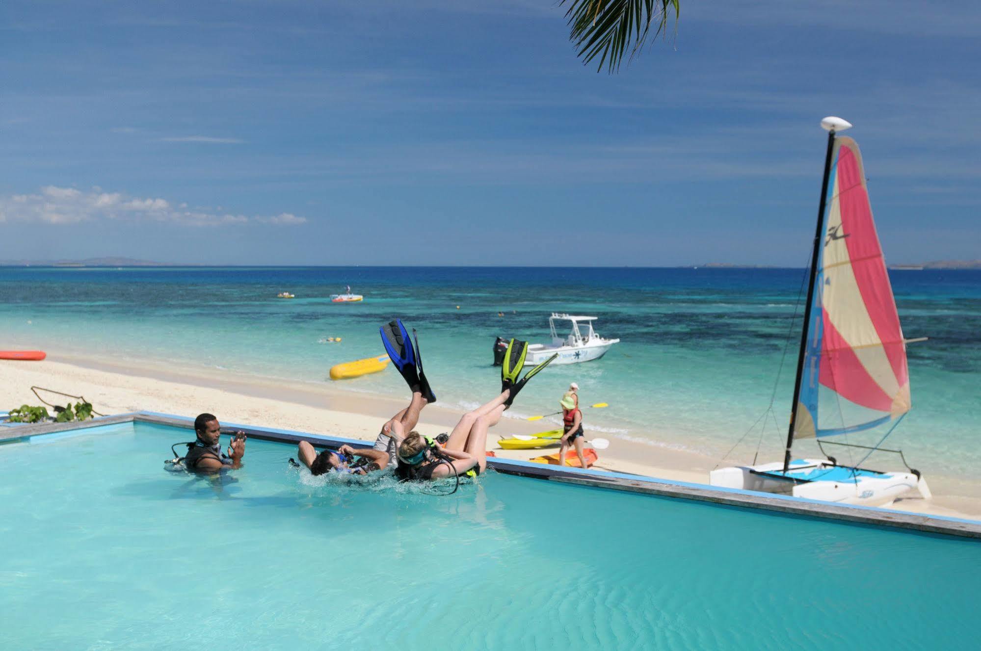Fiji 4*