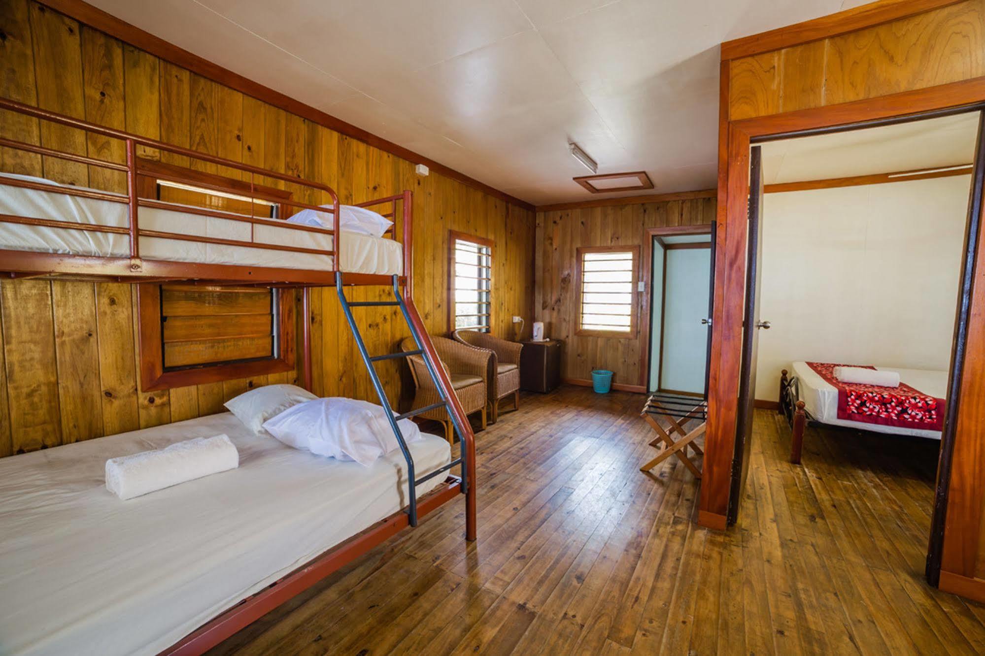 Ratu Kini Backpackers & Dive Resort Mana Island