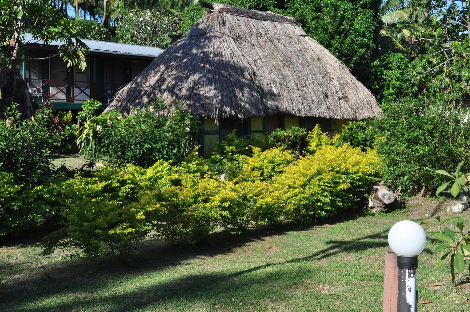 Resort Ratu Kini Backpackers & Dive Mana Island