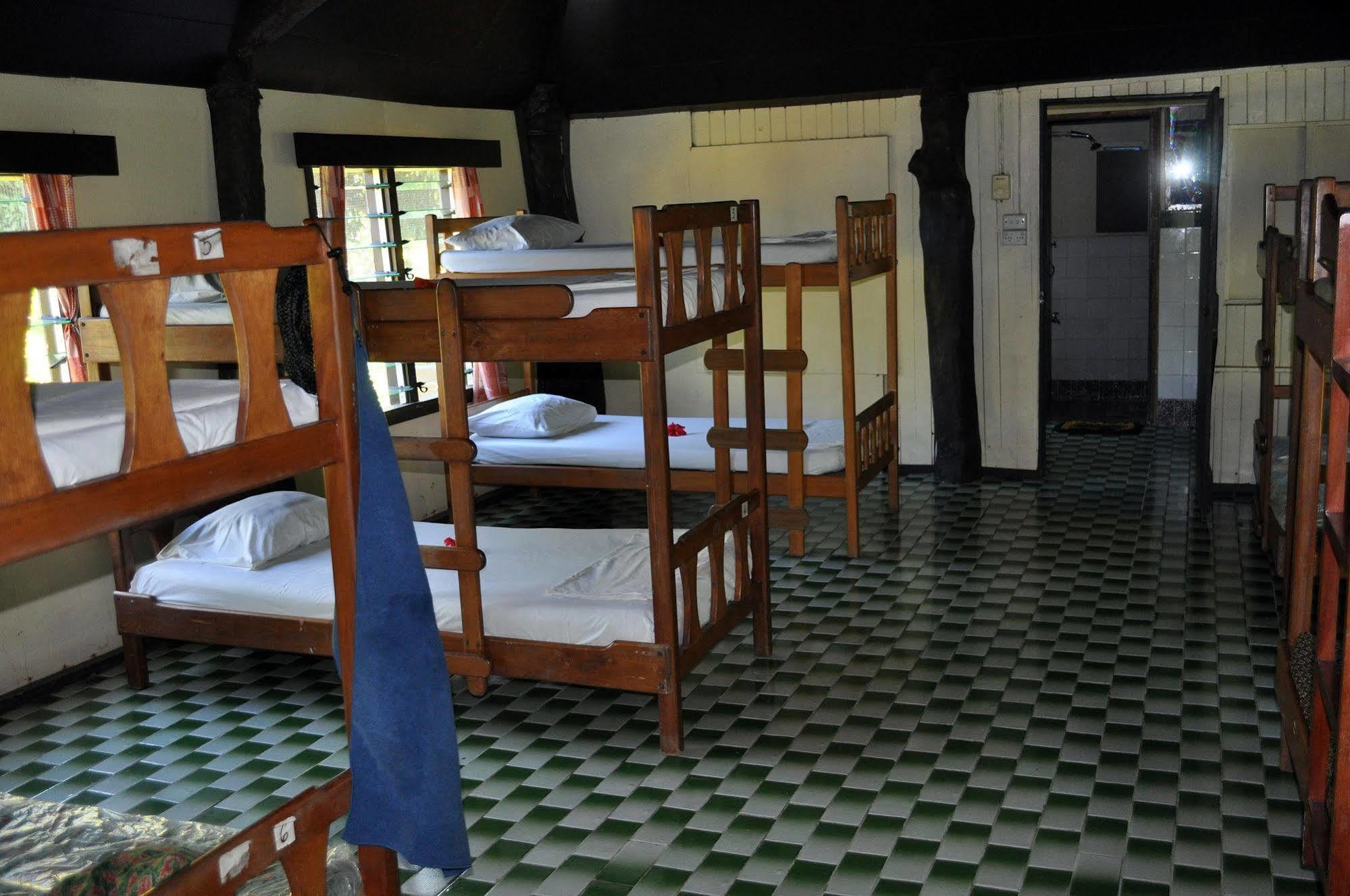 Resort Ratu Kini Backpackers & Dive 2*