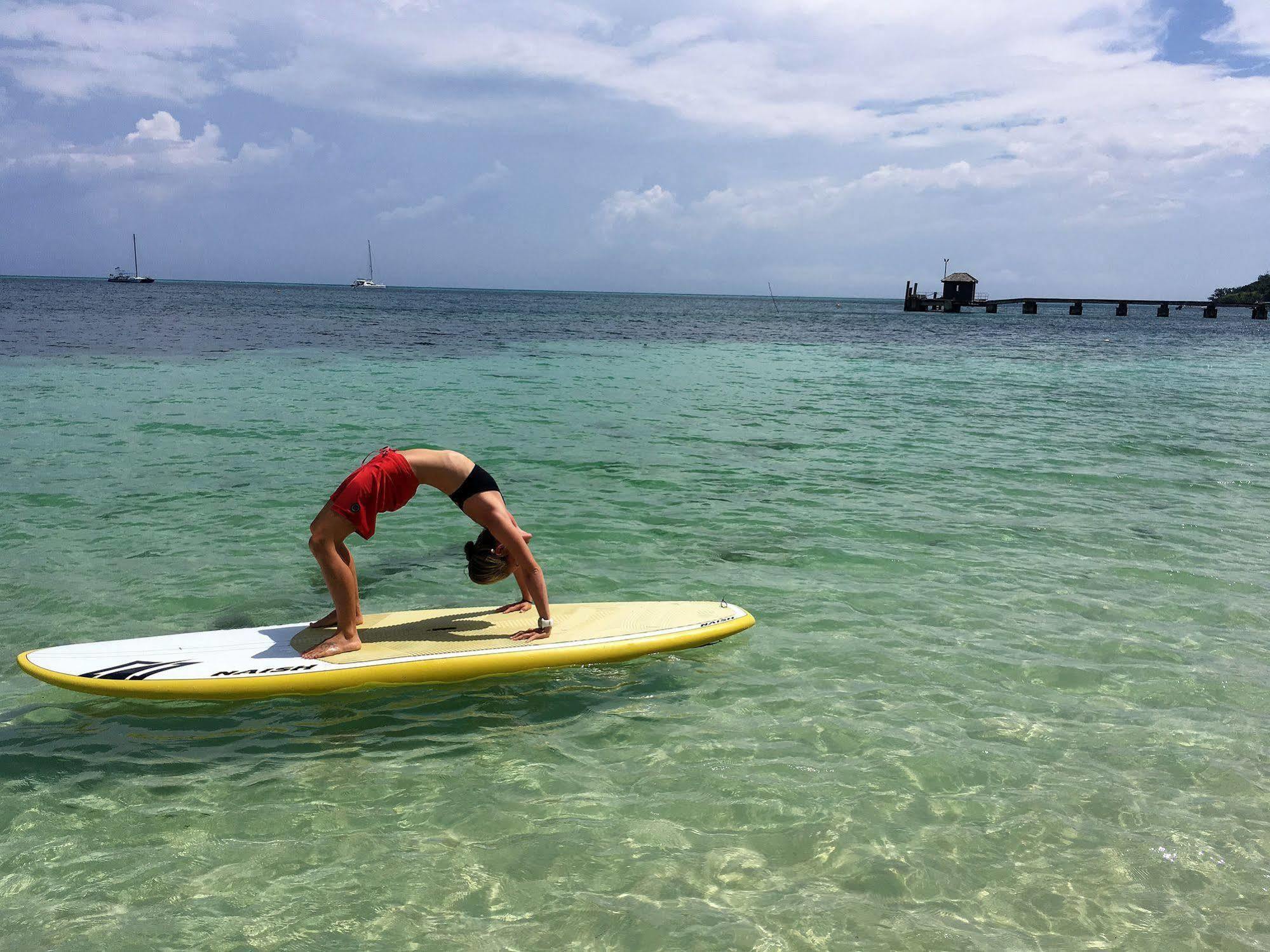 Ratu Kini Backpackers & Dive Mana Island
