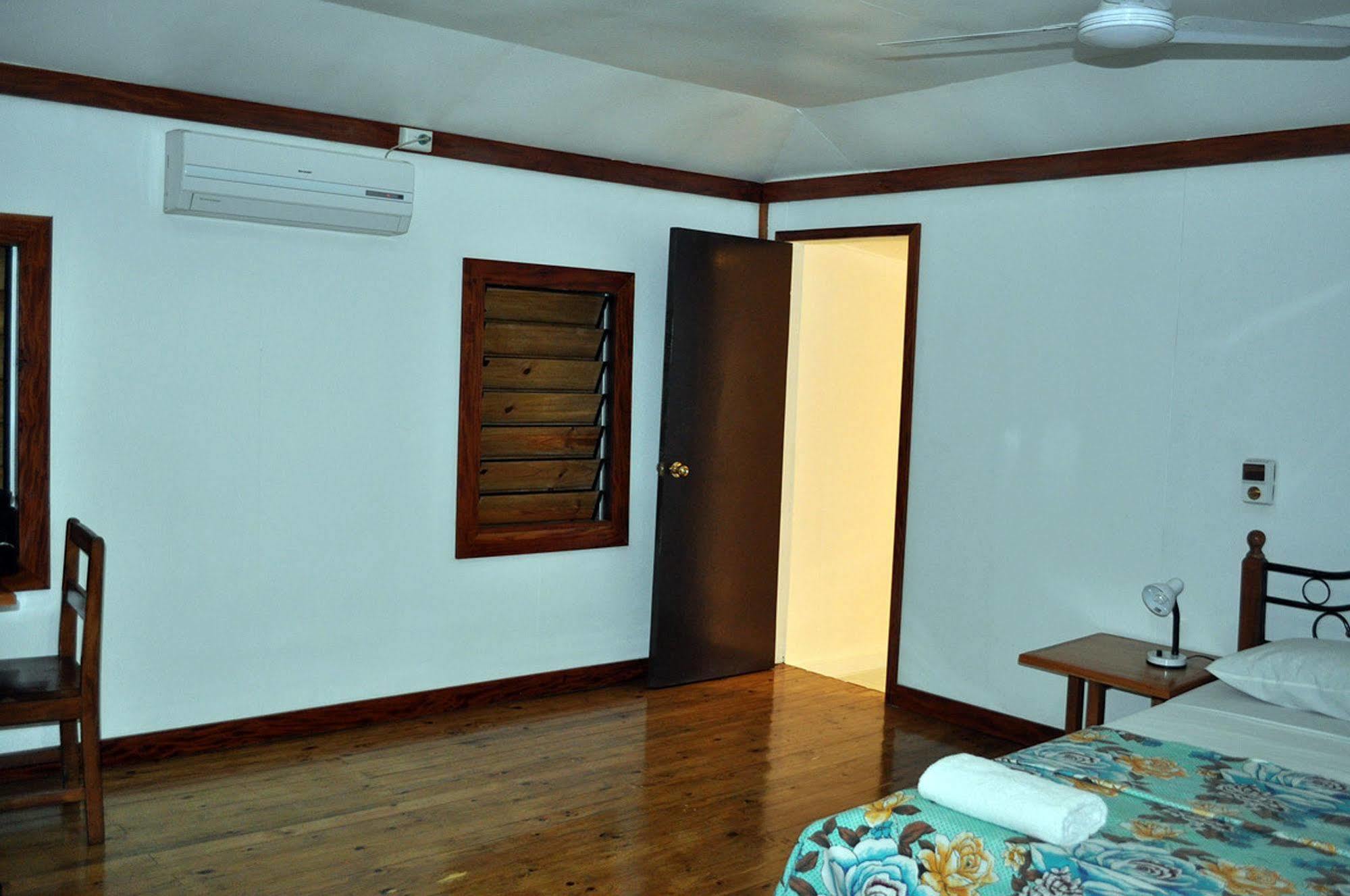 Resort Ratu Kini Backpackers & Dive 2*