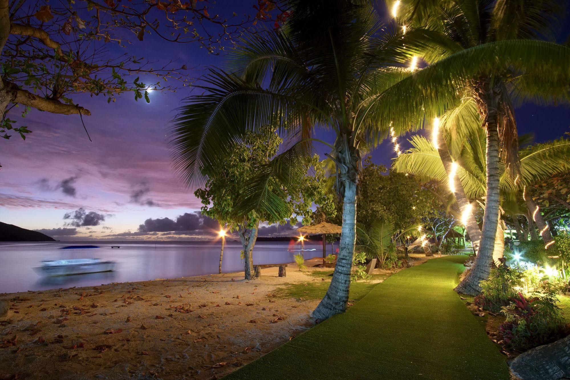 Resort Island Nanuya Lailai