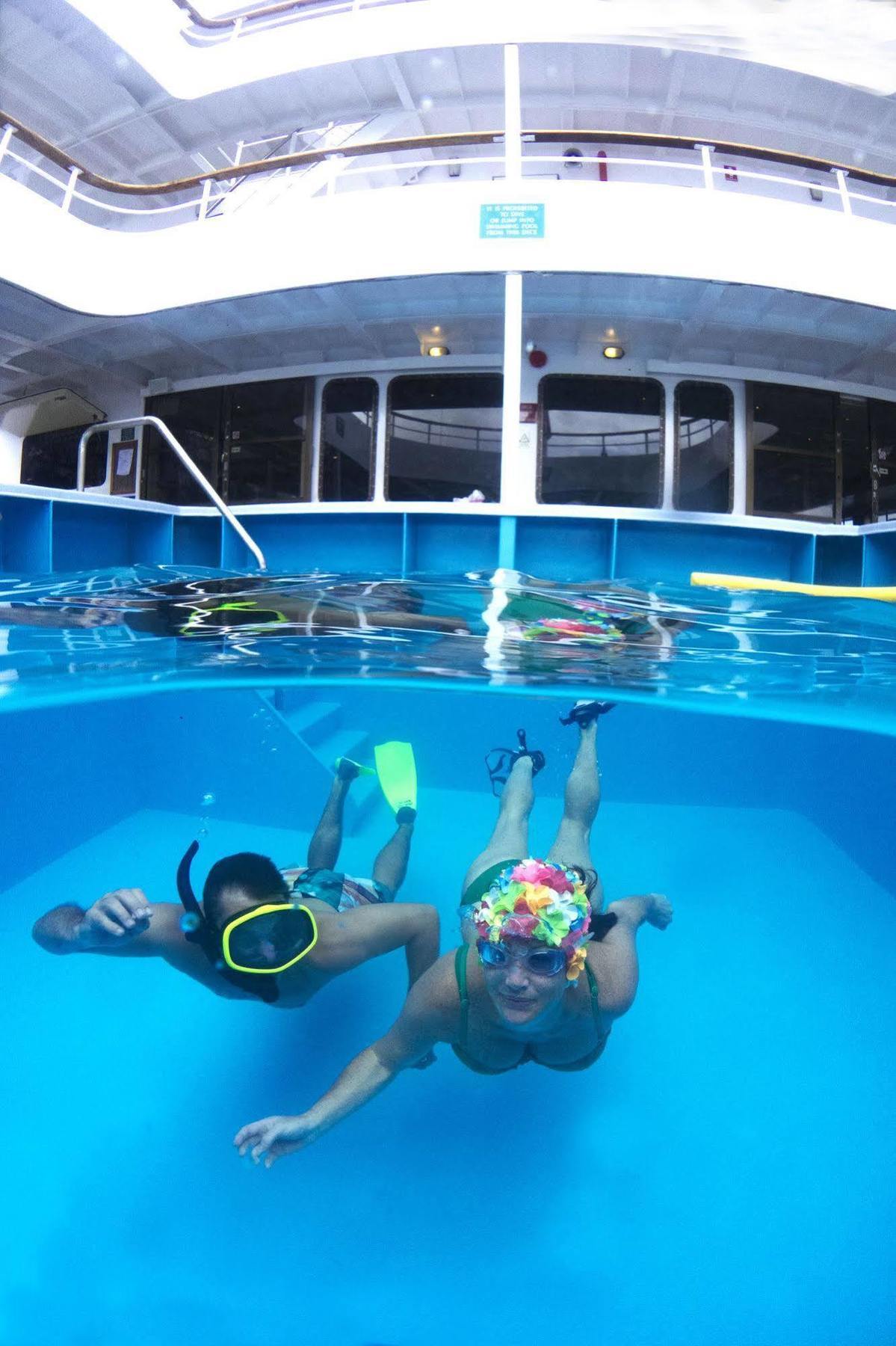  Captain Cook Cruises Fiji Denarau Island