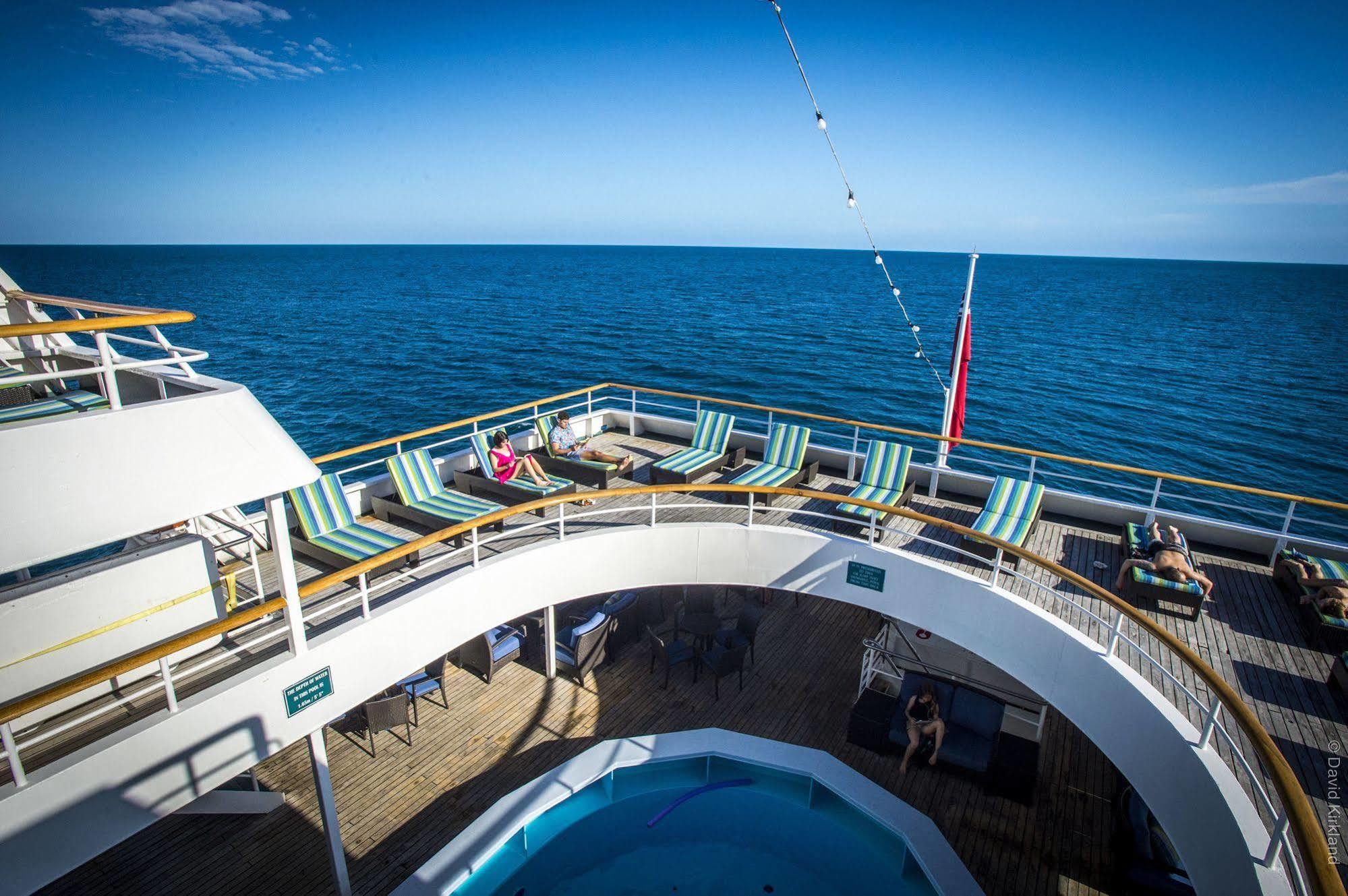  Captain Cook Cruises Fiji
