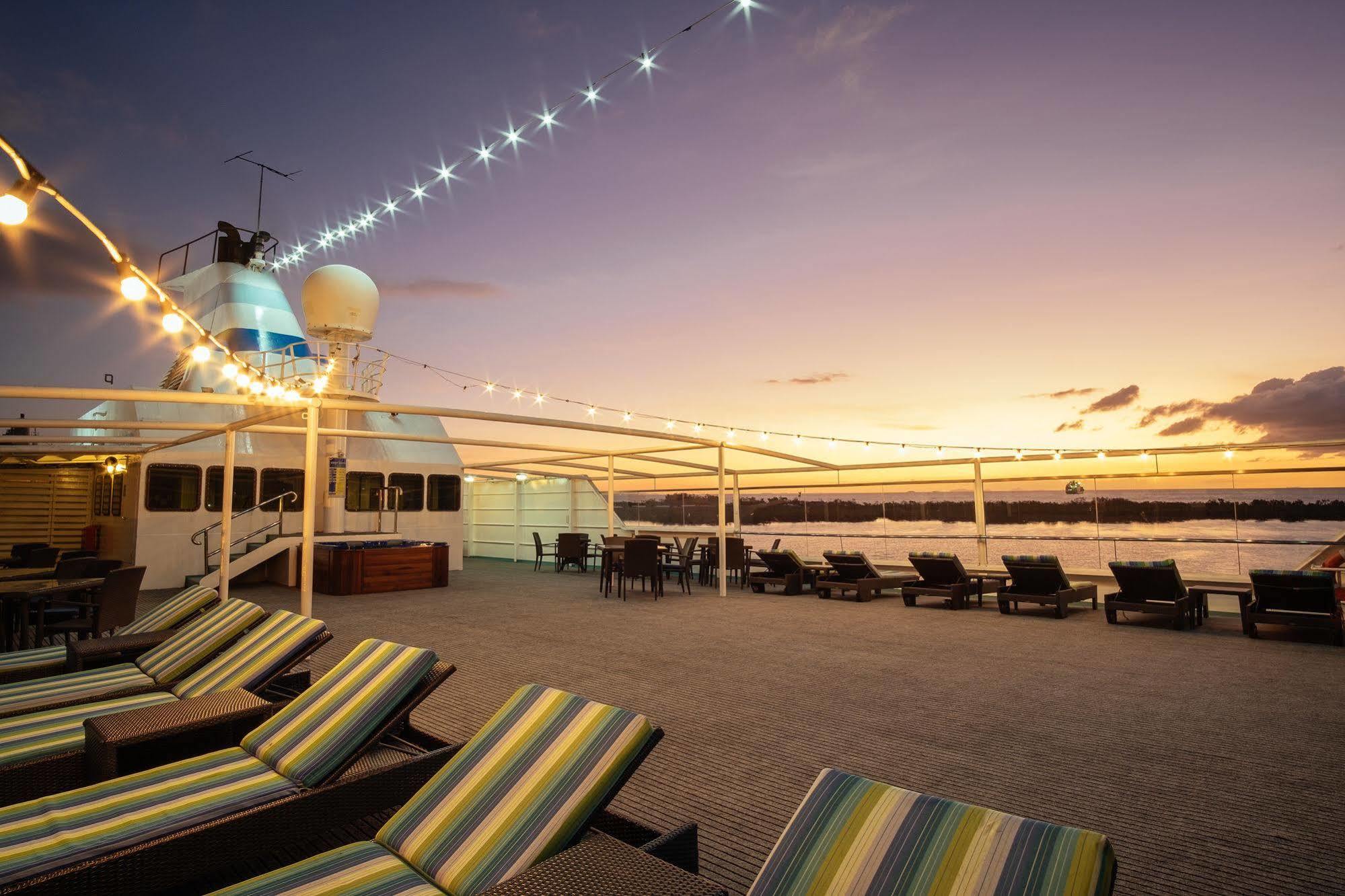Captain Cook Cruises Fiji  Denarau Island