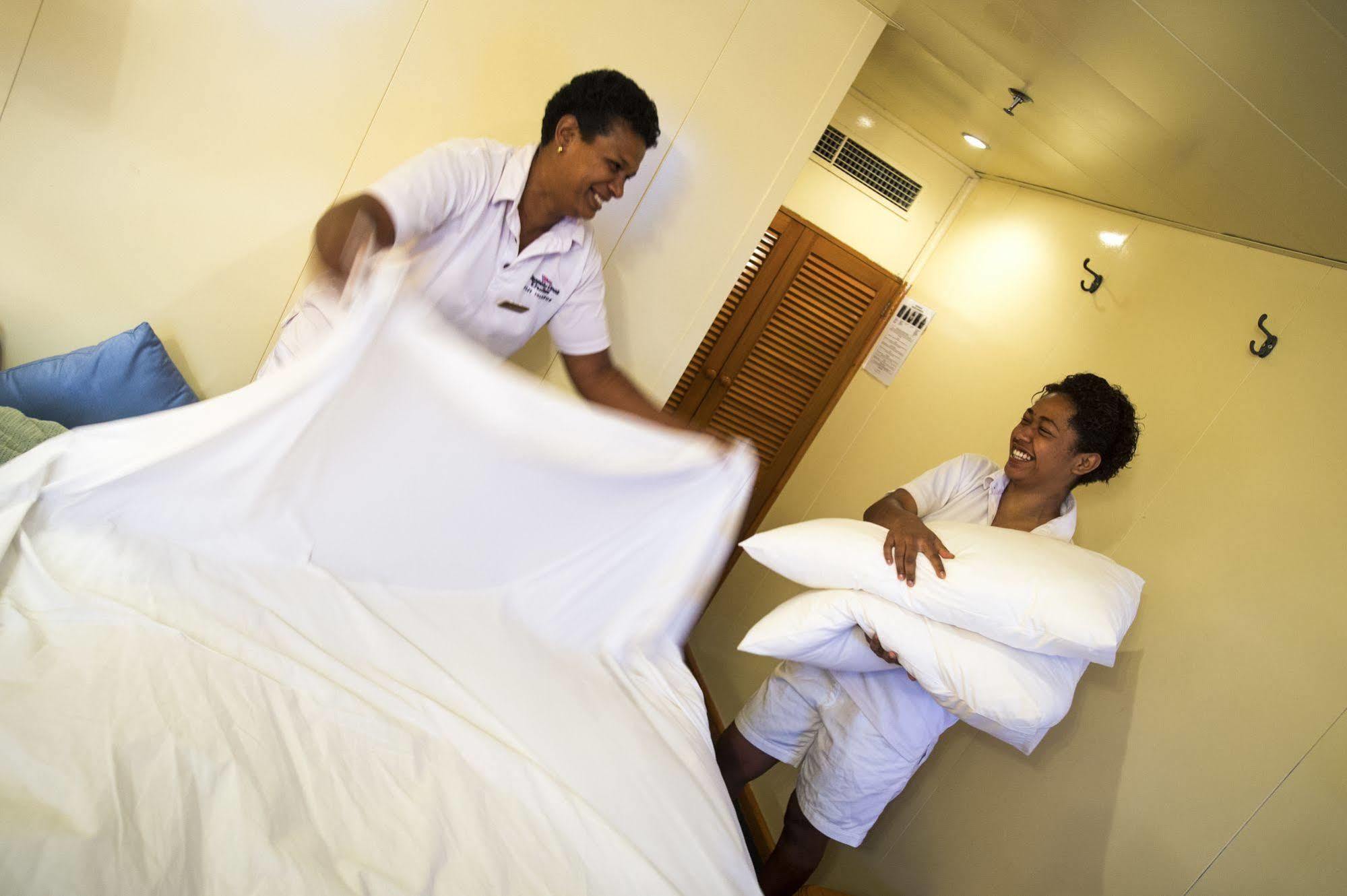Captain Cook Cruises Fiji  4*