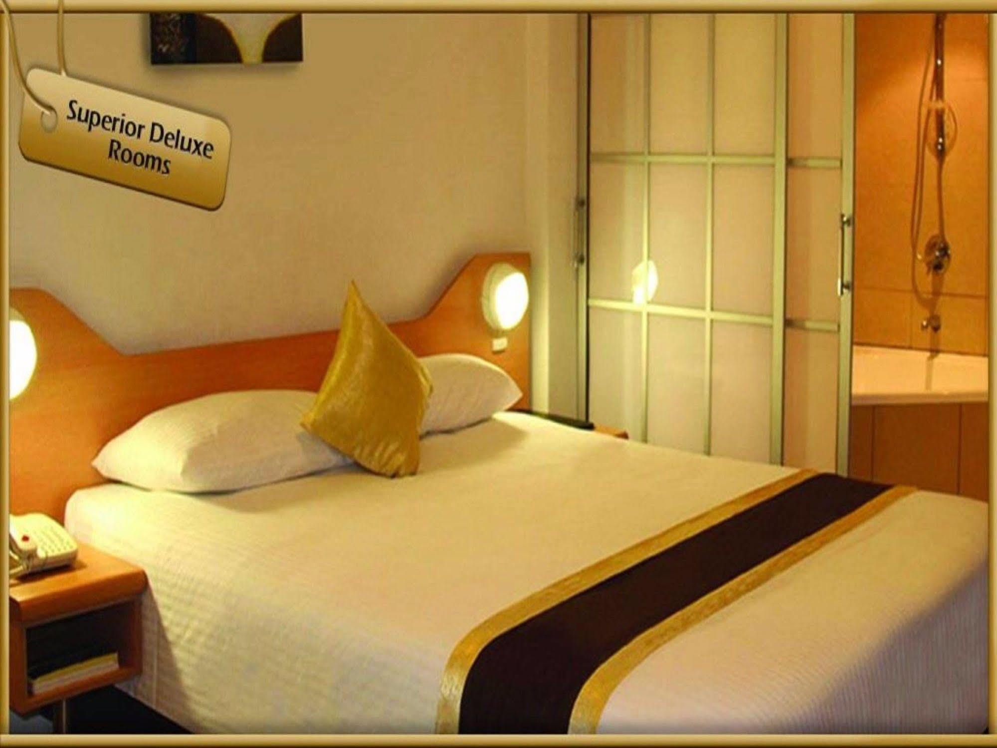 Hotel Peninsula International