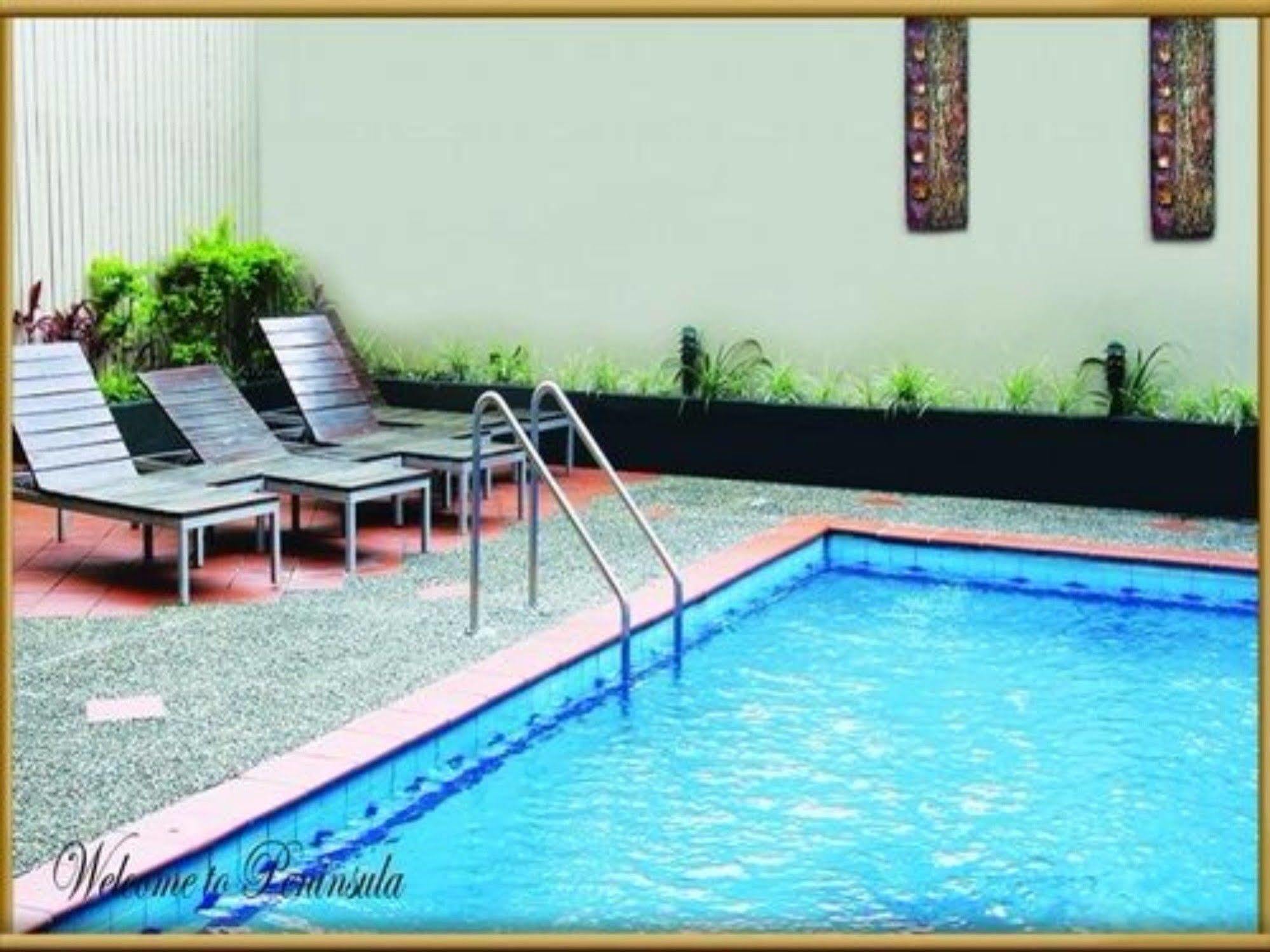 Peninsula International 3* Suva