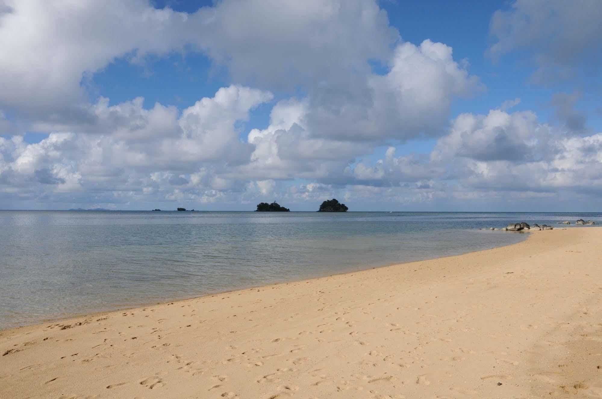 Resort Coconut Grove Beachfront 4*