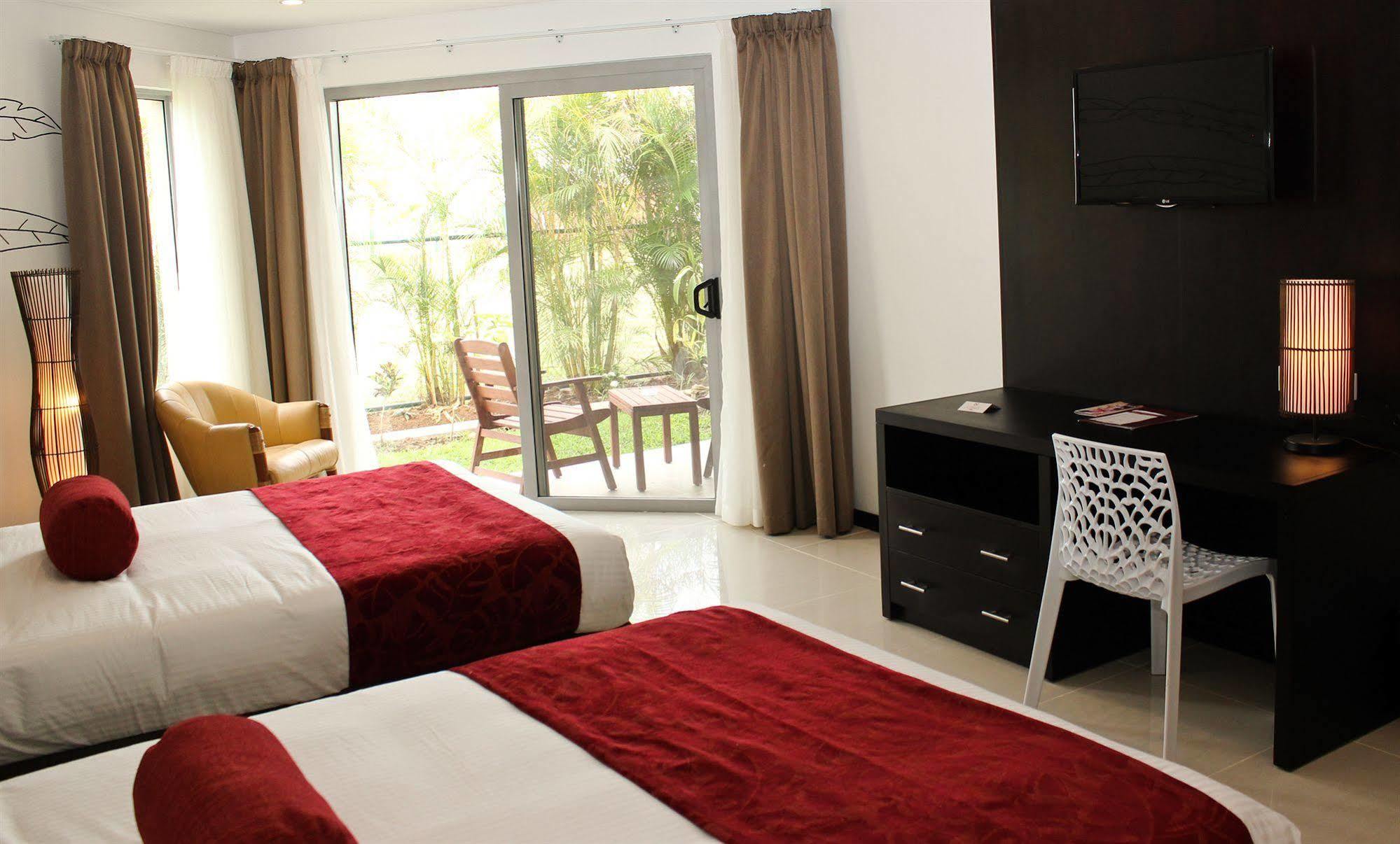 Tanoa Waterfront 4*