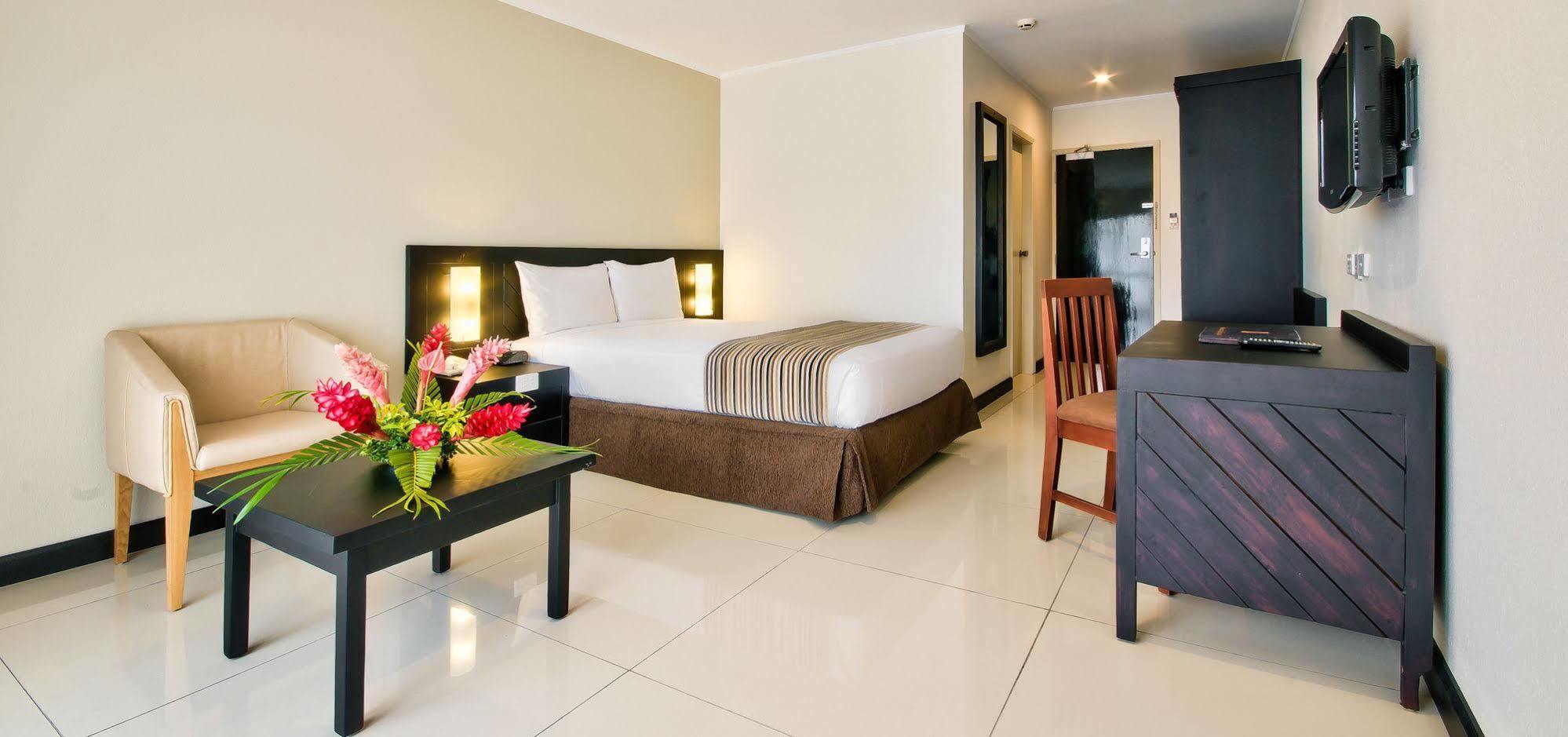 Hotel Tanoa Waterfront 4*