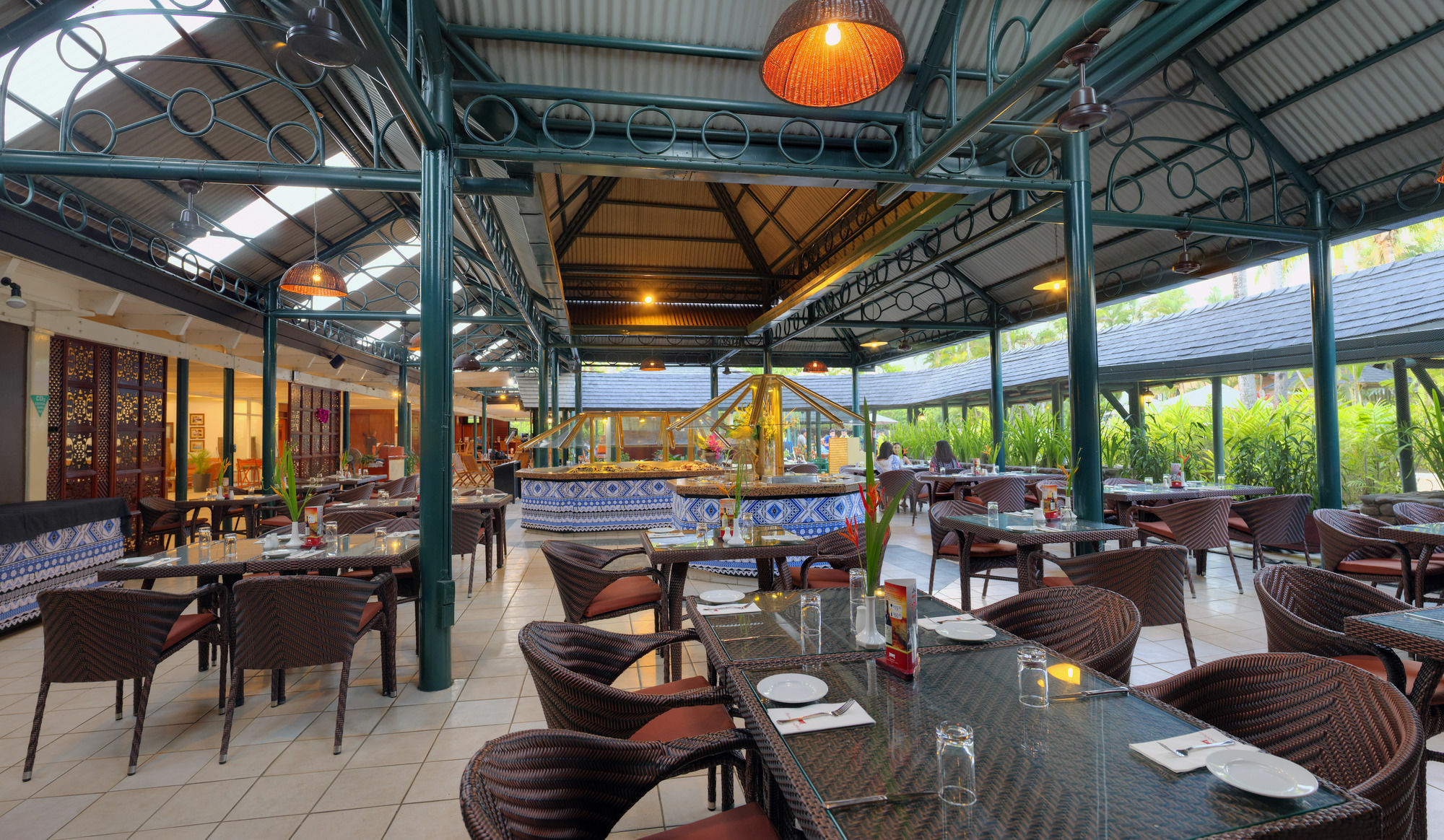 Tanoa International Hotel 4*