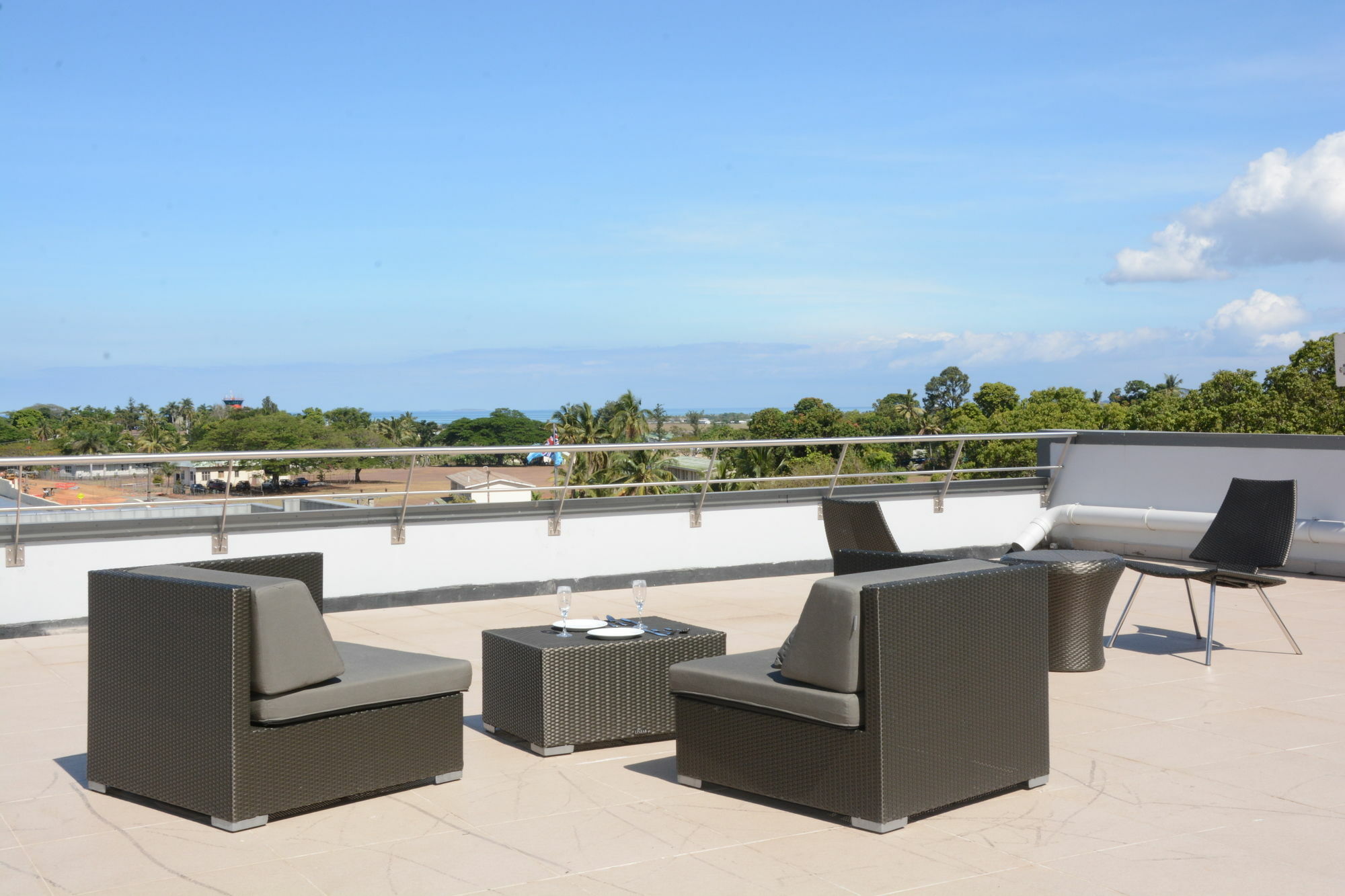Ratsun Airport Apartment *
