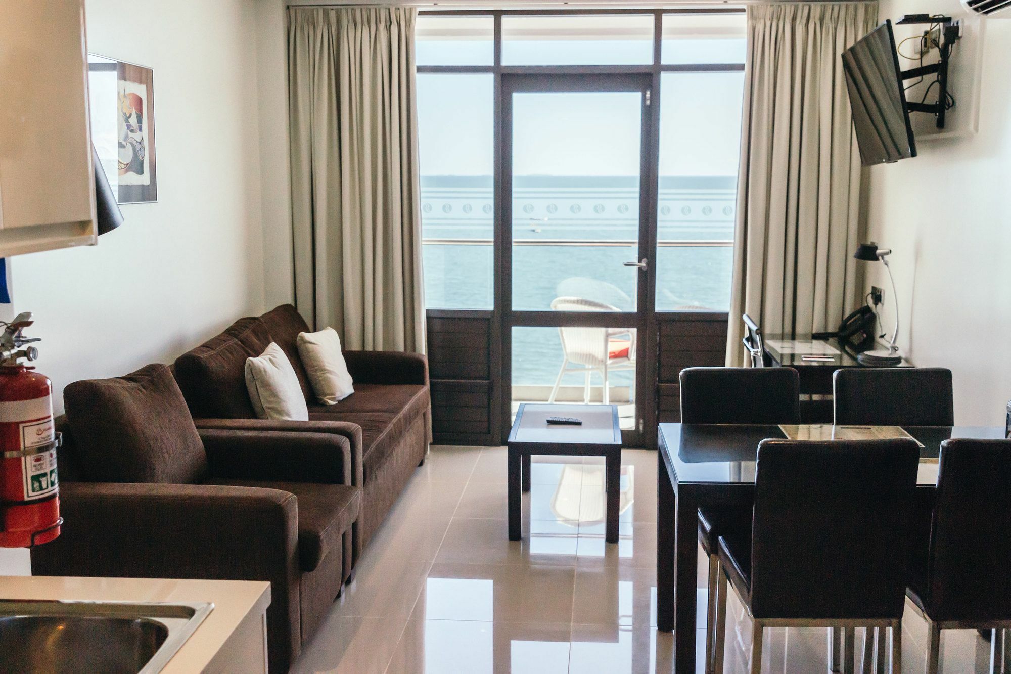 Ramada Suites By Wyndham Wailoaloa Beach Fiji 4*