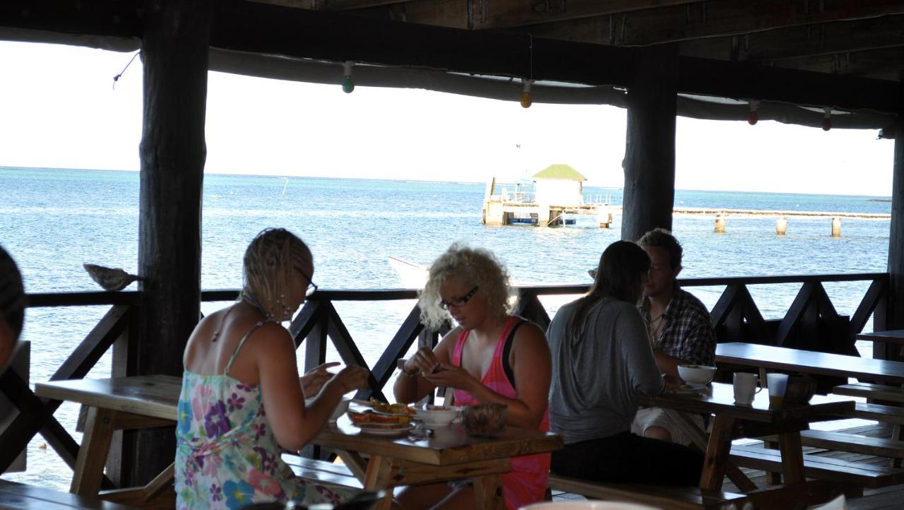 Ratu Kini Backpackers & Dive 2* Mana Island