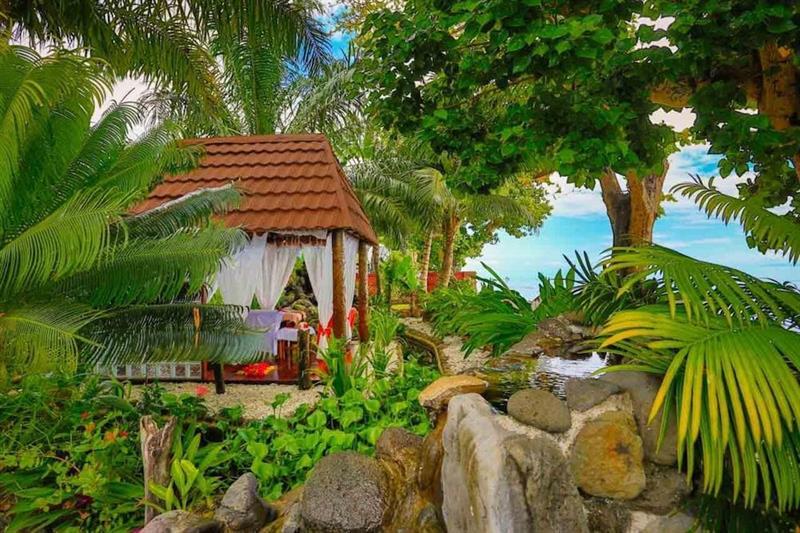 Garden Island Resort Waiyevo